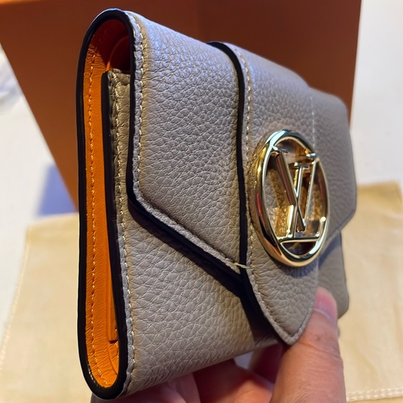 EUC Louis Vuitton Grained calfskin Pont Neuf Trifold Compact wallet Gris - Picture 9 of 17